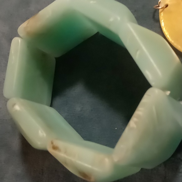 Shell earrings & chunky expandable bracelet. Teal blue & yellow - Picture 5 of 6